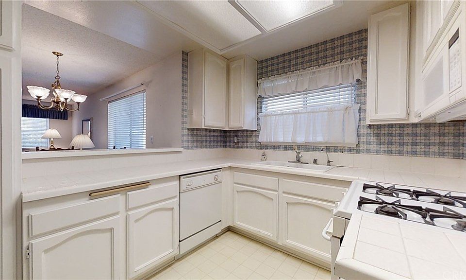 1st image of 12912 Sycamore Village Dr