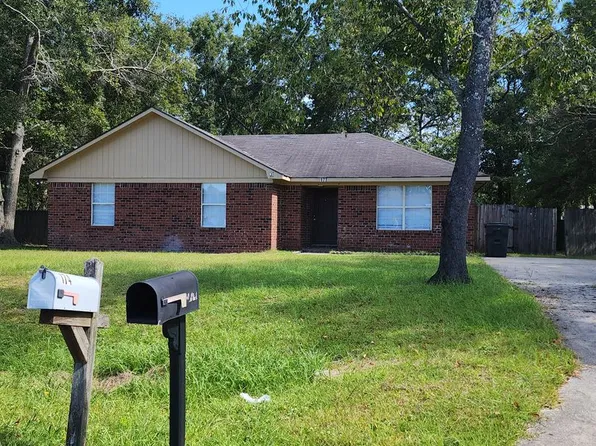 171 Sabreena Cir, Hinesville, GA 31313