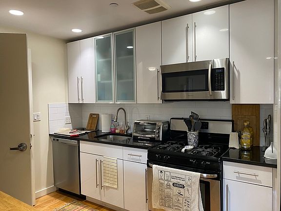 3rd image of 23-15 Astoria Blvd #1EE