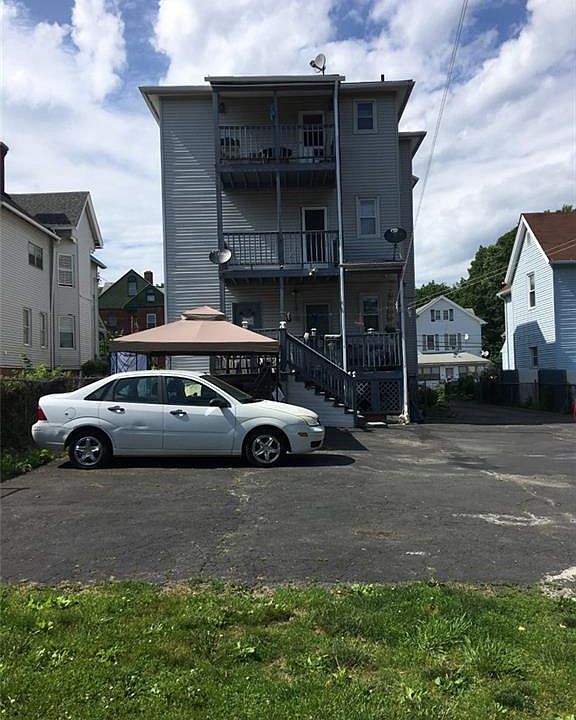 2nd image of 25 Pawtucket St