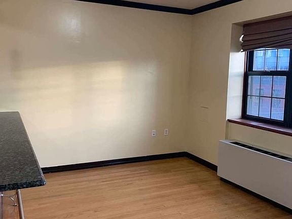 5th image of 18-10 27th Ave Penthouse E