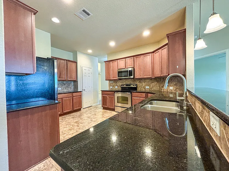 923 Avery Pkwy #2 — Photo 28