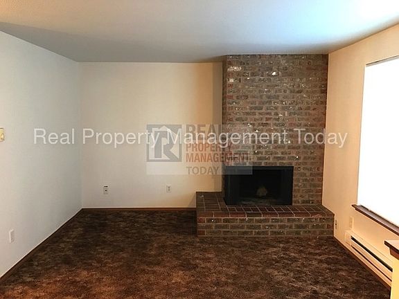 4th image of 1117 S Woodlawn St APT 2