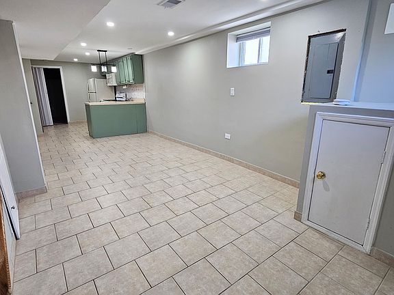 4th image of 338 Huguenot Ave #1