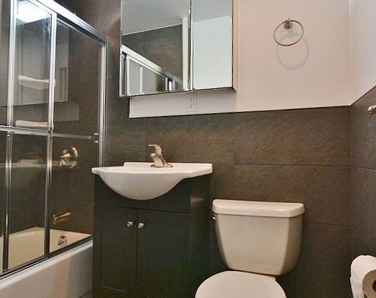 4th image of 341 W 71st St #1G