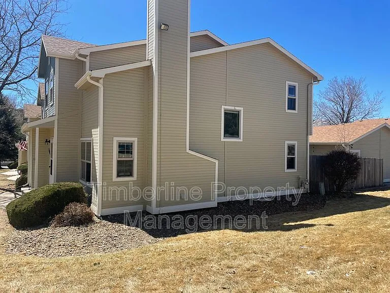 8089 Lexington Park Dr — Photo 3
