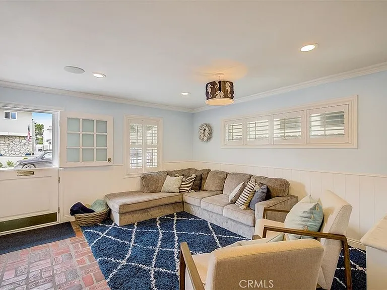 2128 Miramar Dr — Photo 6