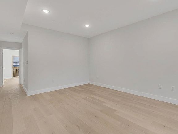 5th image of 3258 N 13th St #C
