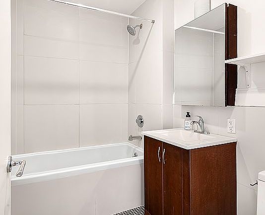 3rd image of 659 Bergen St #1A