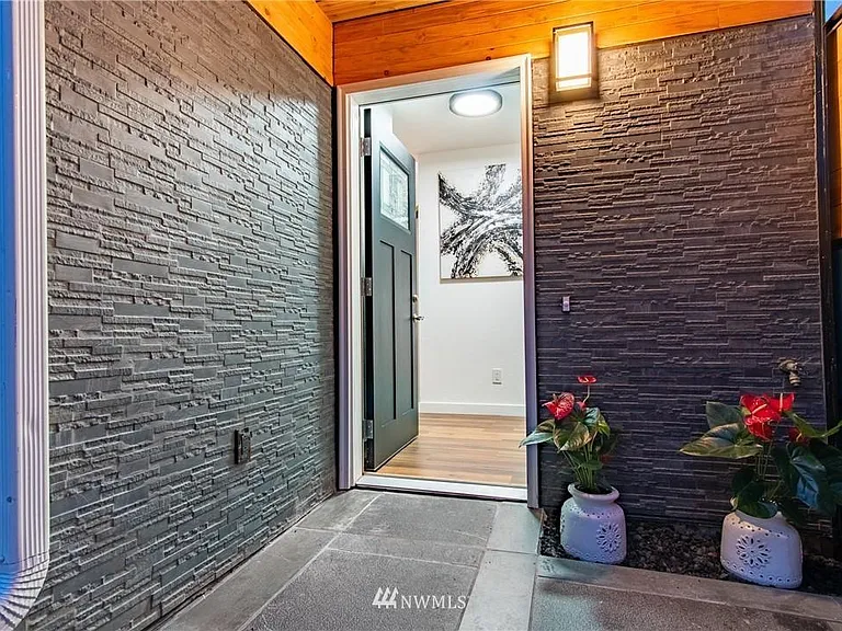 15th Ave SW — Photo 7
