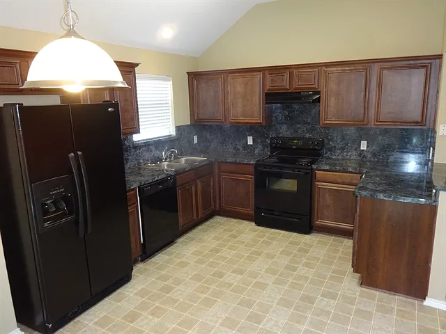741 Fairview Ave — Photo 2