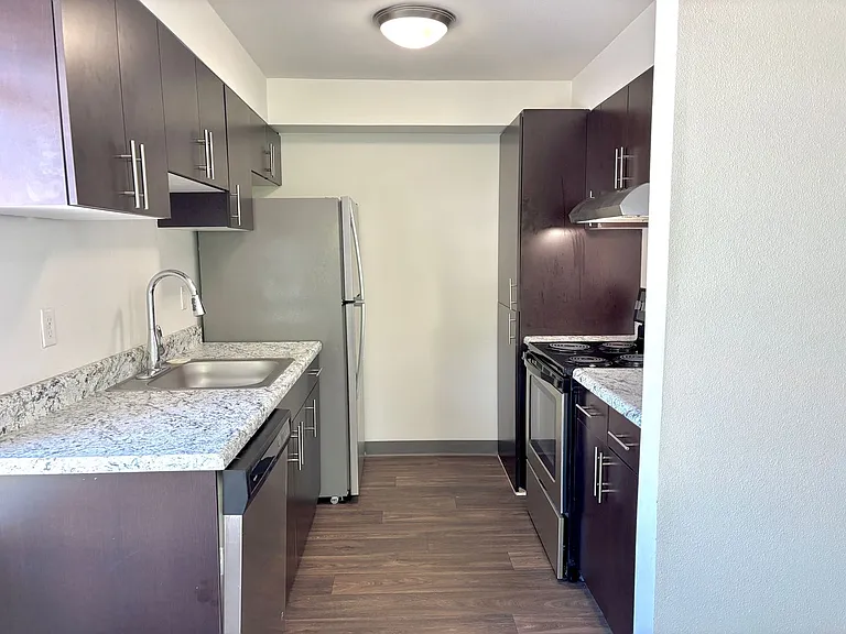 Roseland Apartments — Photo 6