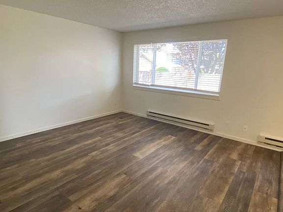 2nd image of 700 W Maple St APT F1