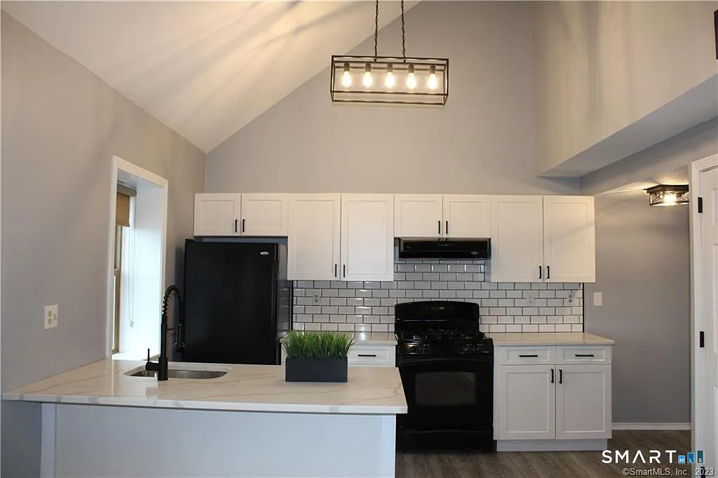 3 bed, 1.5 bath, 1284 sqft, $2,500 — Photo 4