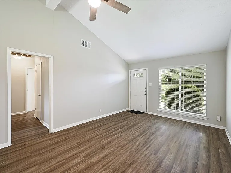 8527 Maine Dr — Photo 3