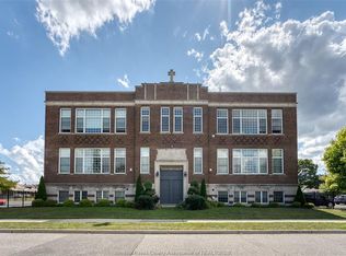 647 Irvine Ave #305, Windsor, ON N8X2T4