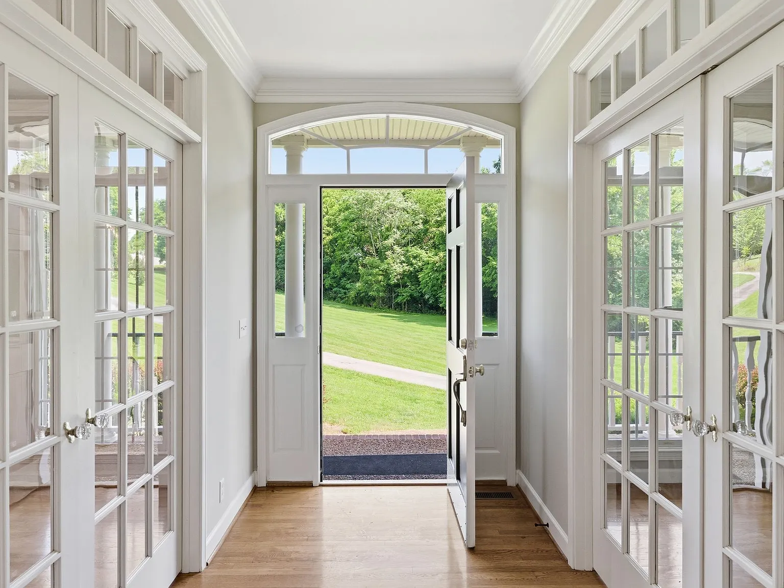 4 bed, 3.5 bath, 3510 sqft, $6,480 — Photo 4