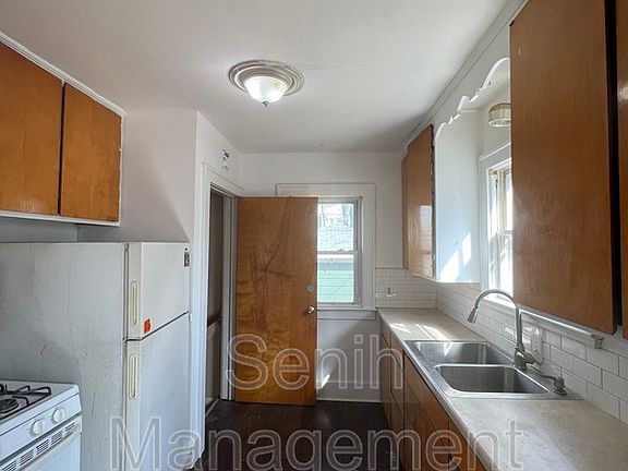 5th image of 963 E Hayes Ave