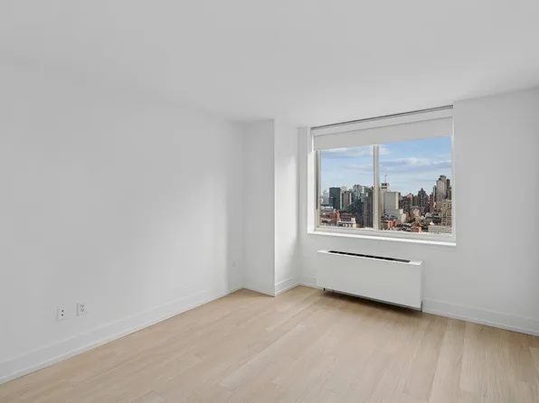 420 West 42nd Street image 13 of 28