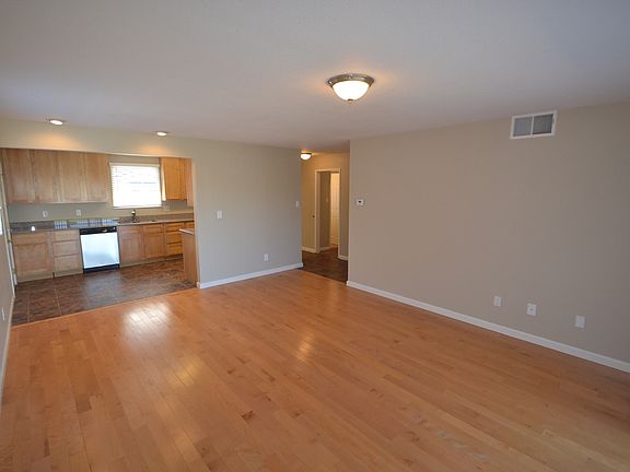 4th image of 138 McGrue Ave