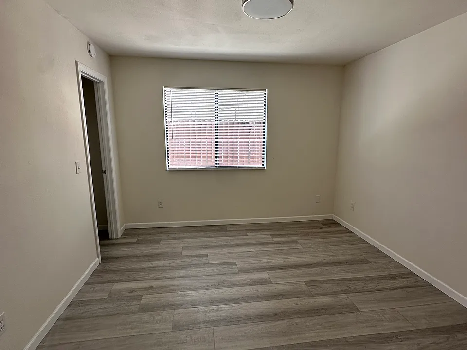 4881 Vista Dr #3