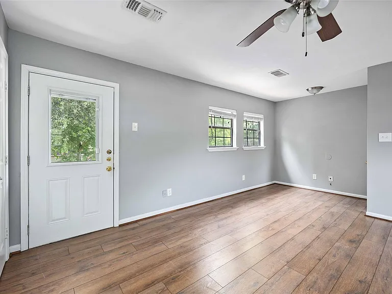 2119 N Austin Ave #C — Photo 5