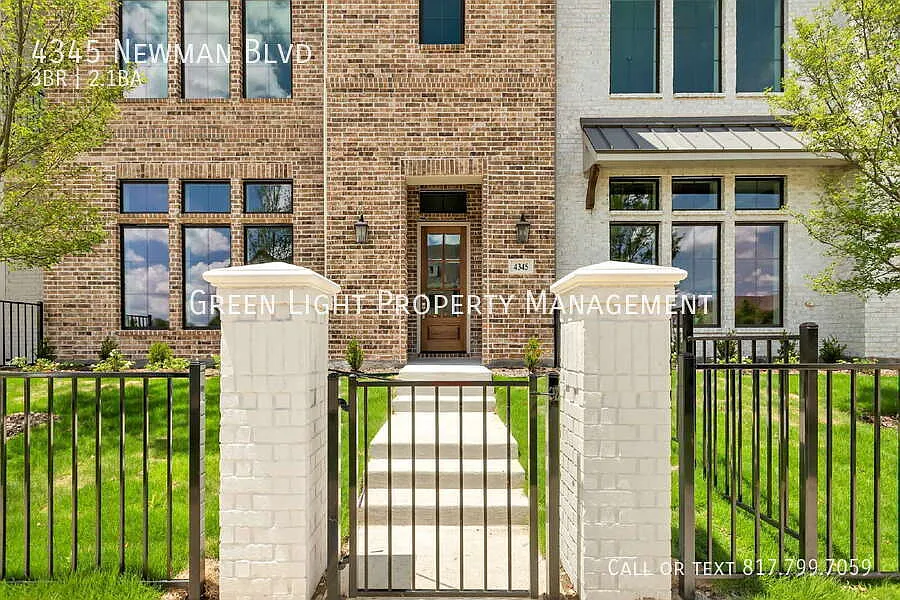 Incredible townhome on Newman Boulevard — Photo 3