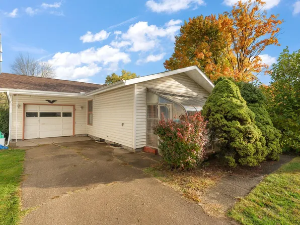 142 Country Club Dr, La Porte, IN 46350