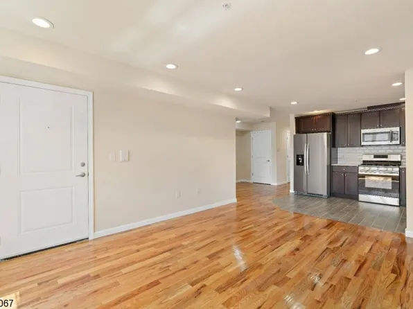 135 Congress St, Newark City, NJ 07105