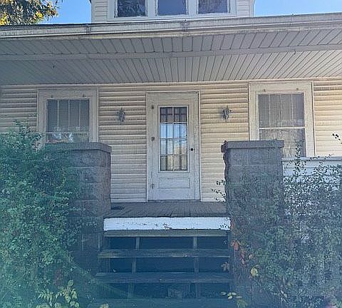 3rd image of 2208 East Pike