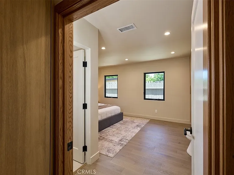 4819 Genesta — Photo 20