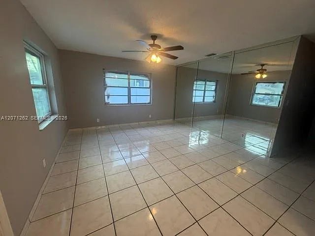 2571 NW 5th St — Photo 3