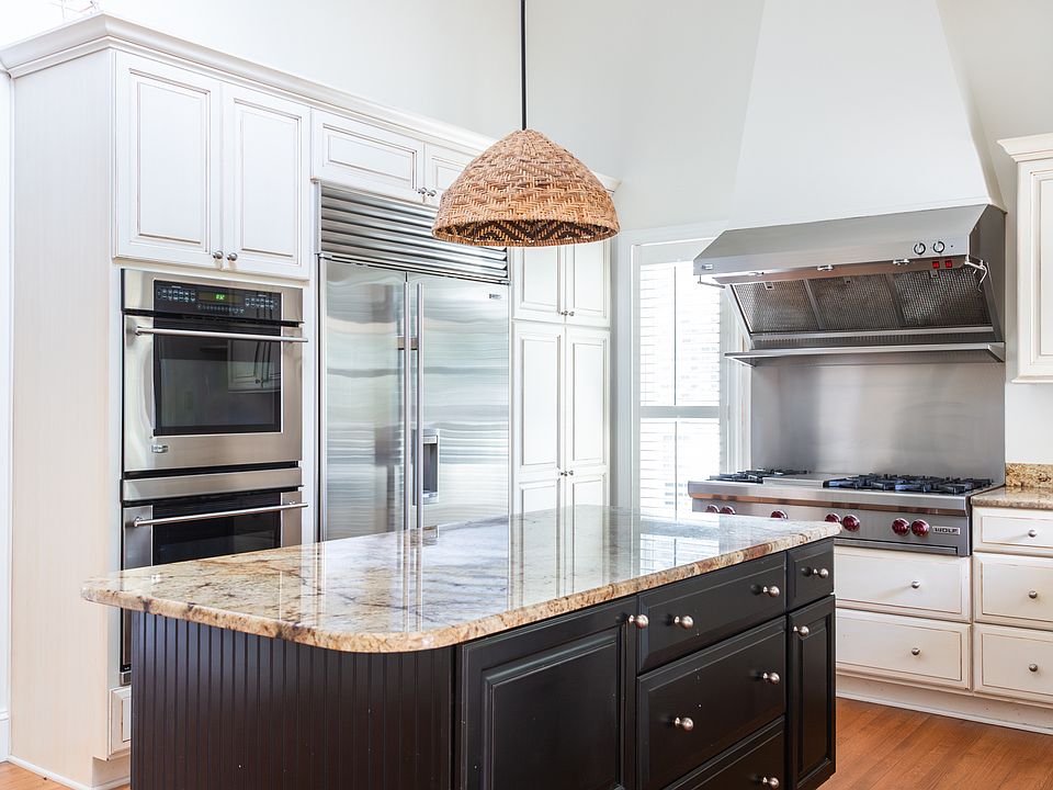 State of the art open kitchen...perfect for entertaining!