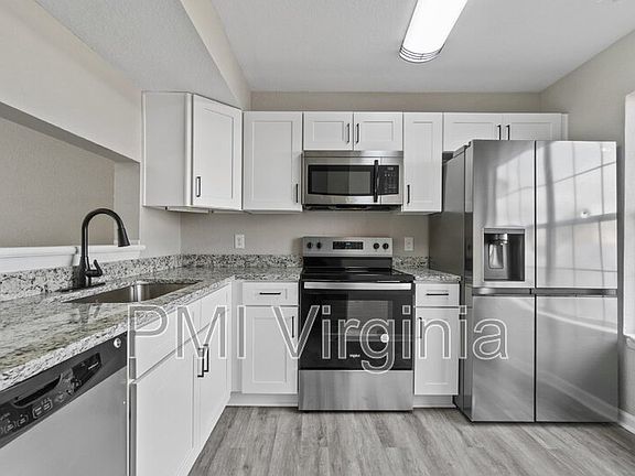 3rd image of 1450 Sangaree Cir