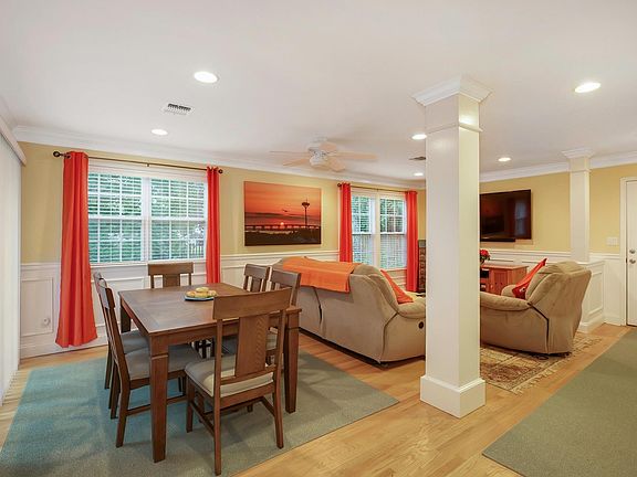 5th image of 9 Hampton Bays Dr