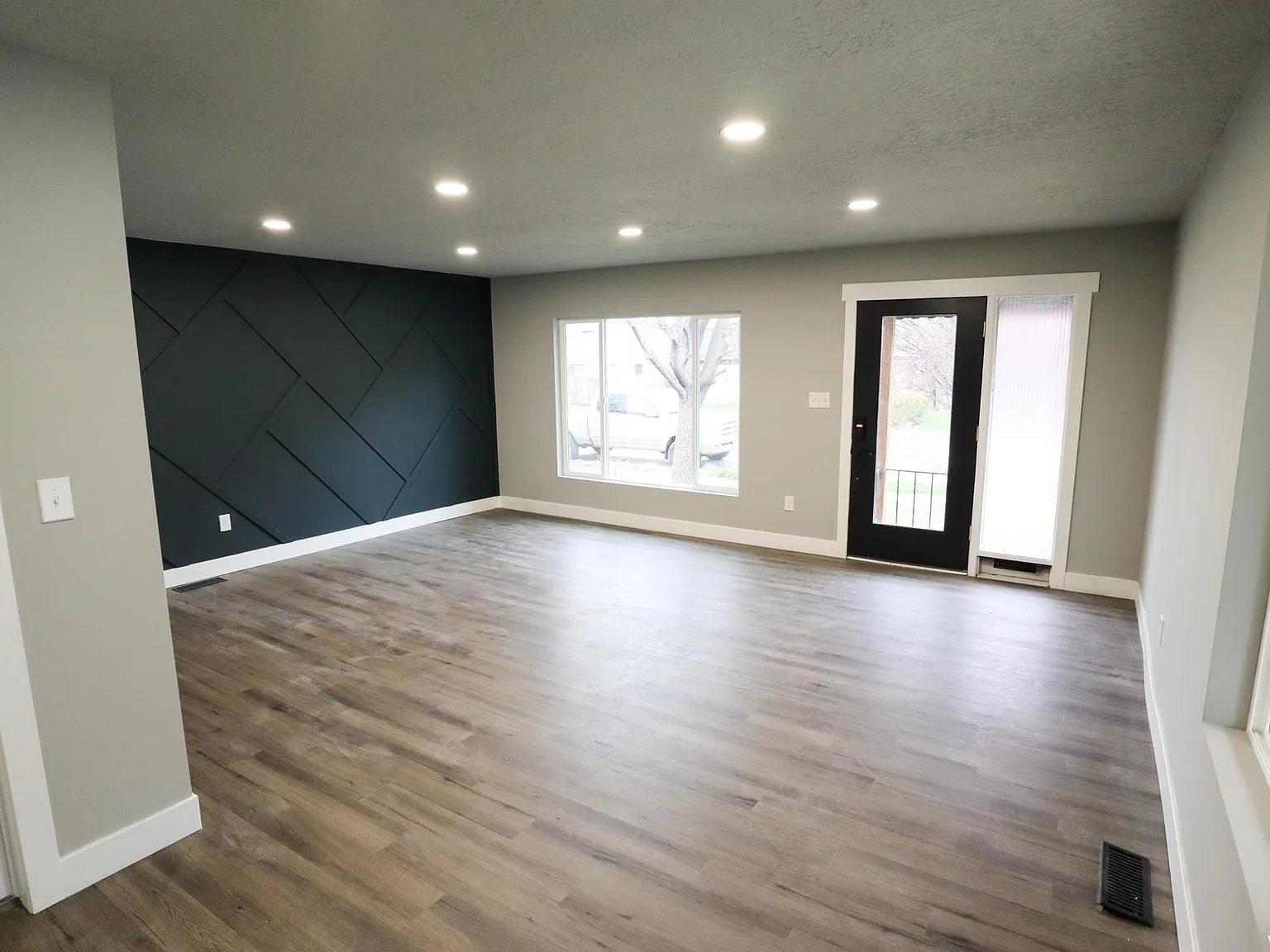 948 E Atkin Ave — Photo 3