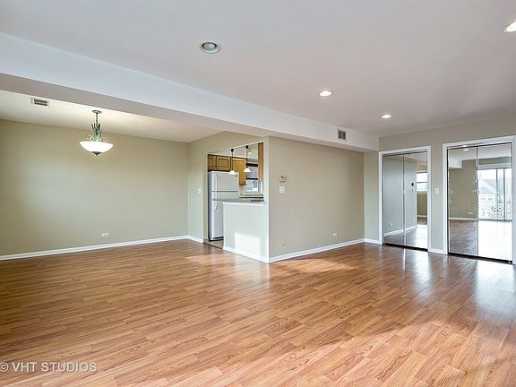 4th image of 710 Oakton St APT 305