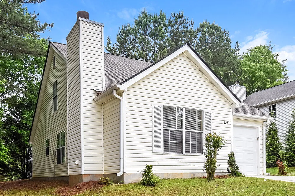 3 bed, 2.0 bath, 1336 sqft, $1,615 — Photo 4