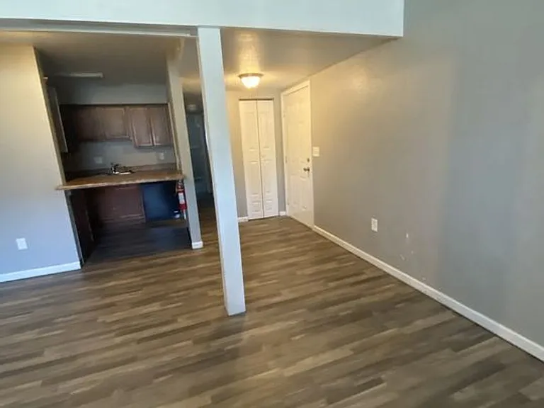 August Place Apartments — Photo 11