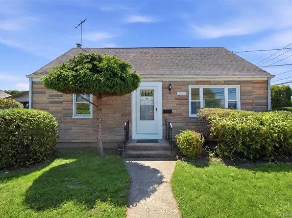 1082 Myron Street, Uniondale, NY 11553