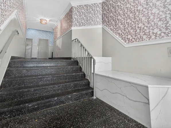 321 East 89th Street image 2 of 9