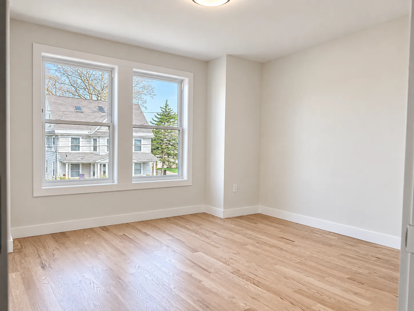 3 bed, 2.0 bath, 1400 sqft, $3,200 — Photo 4