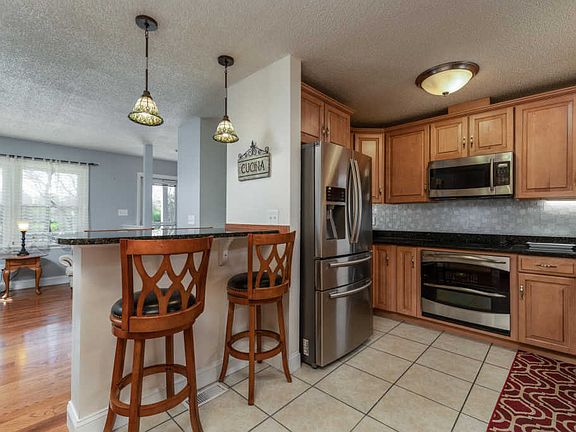 3rd image of 2612 N Hills Dr