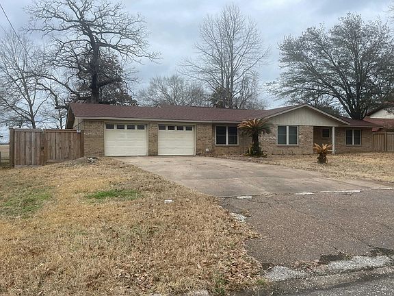 3rd image of 707 Cunningham Dr