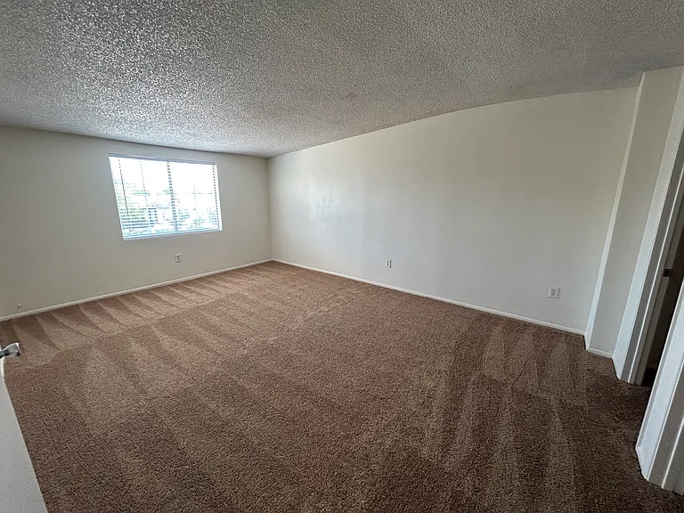 6 bed, 3.0 bath, 2269 sqft, $2,495 — Photo 26
