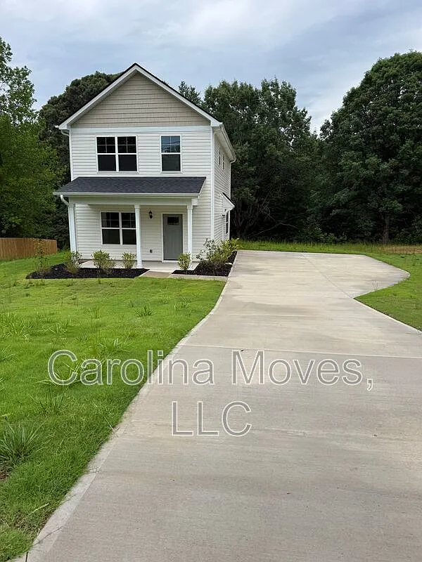 3 bed, 2.5 bath, 1300 sqft, $1,745 — Photo 2