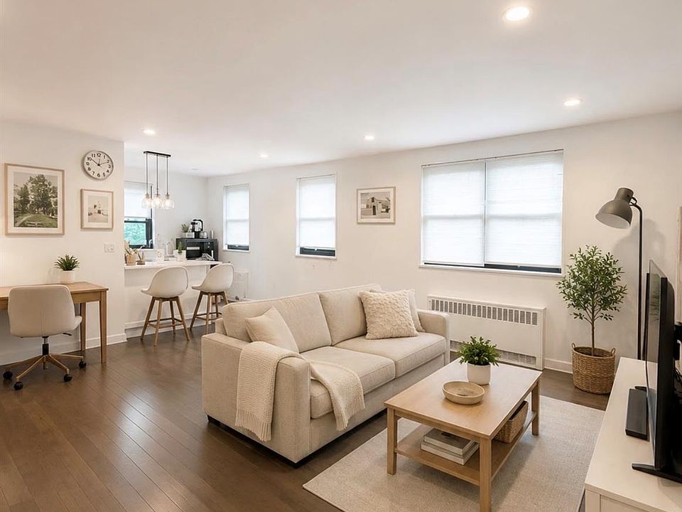 1st image of 15750 17 Avenue #2