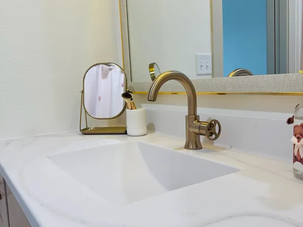 910 Beretta St NW, Mandan, ND 58554