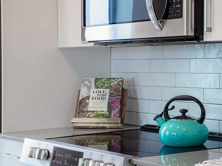 Stove & Backsplash