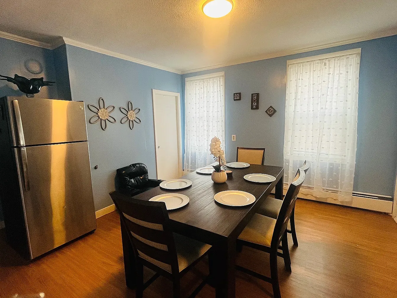 3 bed, 1000 sqft, $2,495 — Photo 2
